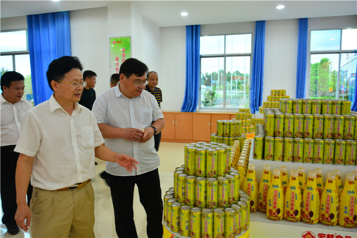 6月20日，馬鞍山市政府副秘書長劉觀林，馬鞍山市委農(nóng)辦專職副主任賀明，博望區(qū)副區(qū)長郝甲林，和縣人民政府副區(qū)長毛祚雙，市政府辦公室四級調(diào)研員俞加生，花山區(qū)農(nóng)業(yè)農(nóng)村水利局局長陳立兵，含山縣農(nóng)業(yè)農(nóng)村局局長汪(圖8)